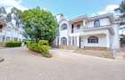 4 Bed Townhouse with En Suite at Lavington - 2