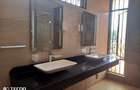 5 Bed Townhouse with En Suite in Gigiri - 11