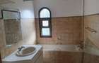 4 Bed House with En Suite in Riverside - 10