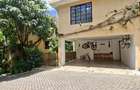 5 Bed Townhouse with En Suite in Kyuna - 2