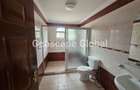 4 Bed House with En Suite in Runda - 11