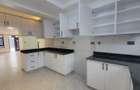 6 Bed House with En Suite in Membley - 4