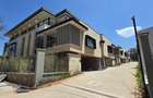 5 Bed Townhouse with En Suite at Grovelia Grove - 4