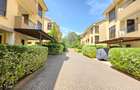 5 Bed Townhouse with En Suite at Lavington Green - 3