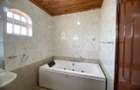 5 Bed House with En Suite in Nyari - 15