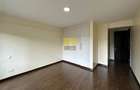 3 Bed Apartment in Riverside - 9
