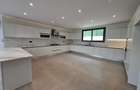 5 Bed Townhouse with En Suite in Lavington - 2