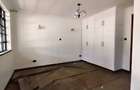 5 Bed House with En Suite in Ridgeways - 9
