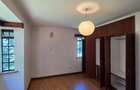 5 Bed Townhouse with En Suite at Meadows - 19