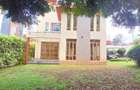 5 Bed Townhouse with En Suite at Riverside Drive - 6