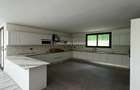5 Bed Townhouse with En Suite in Lavington - 4