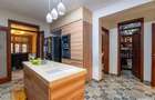 5 Bed Townhouse with En Suite in Lavington - 6