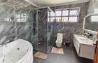 5 Bed House with En Suite in Cianda - 18