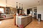 5 Bed Villa with En Suite at Kabarsiran Road - 7