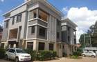 5 Bed House with En Suite in Lavington - 1