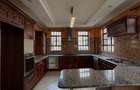 6 Bed Townhouse with En Suite at Othaya Road - 4