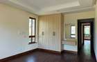 5 Bed Villa with En Suite in Spring Valley - 11