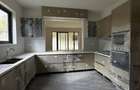 6 Bed Townhouse with En Suite at Lavington Green - 6