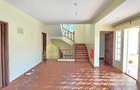 5 Bed Townhouse with En Suite in Lavington - 3