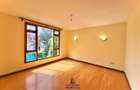 4 Bed Apartment with En Suite at Riverside Drive - 15