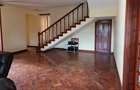 6 Bed Townhouse with En Suite at Lavington - 5