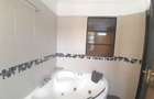 5 Bed Townhouse with En Suite at Lavington - 7