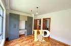 4 Bed House with En Suite in Rosslyn - 20