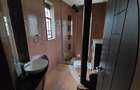 5 Bed House with En Suite at Lakeview - 17