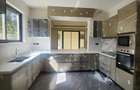 5 Bed Townhouse with En Suite in Lavington - 3