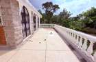 5 Bed House with En Suite in Runda - 12
