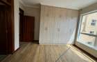 3 Bed Apartment in Riverside - 7