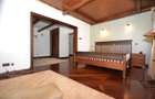 5 Bed House with En Suite in Runda - 18