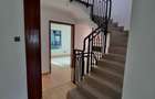 6 Bed Townhouse with En Suite in Lavington - 14