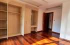 5 Bed Townhouse with En Suite at Lavington - 3