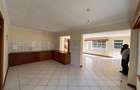 5 Bed House with En Suite in Nyari - 11