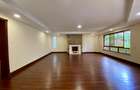 5 Bed Townhouse with En Suite in Spring Valley - 16