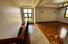 4 Bed Apartment with En Suite at Riverside - 13