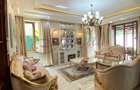 6 Bed House with En Suite in Lavington - 2