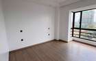 3 Bed Apartment with En Suite at Riverside Drive - 11