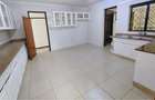 6 Bed House with En Suite in Nyari - 17