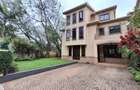 5 Bed Townhouse with En Suite at Lavington - 1