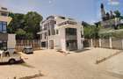 5 Bed House with En Suite in Lavington - 8