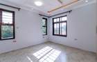 3 Bed Apartment with En Suite in Thome - 12