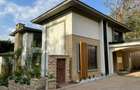 5 Bed House with En Suite in Lavington - 19