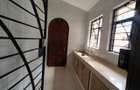 5 Bed Townhouse with En Suite in Westlands Area - 20