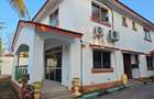 4 Bed House with En Suite at Hs106 - 4