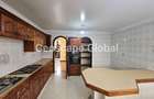 5 Bed House with En Suite in Riverside - 14