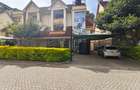 5 Bed Townhouse with En Suite at Lavington - 1