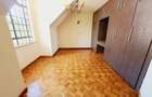 4 Bed Townhouse with En Suite at Lavington - 11
