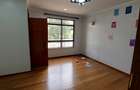 5 Bed Townhouse with En Suite at Off Convent Drive - 12